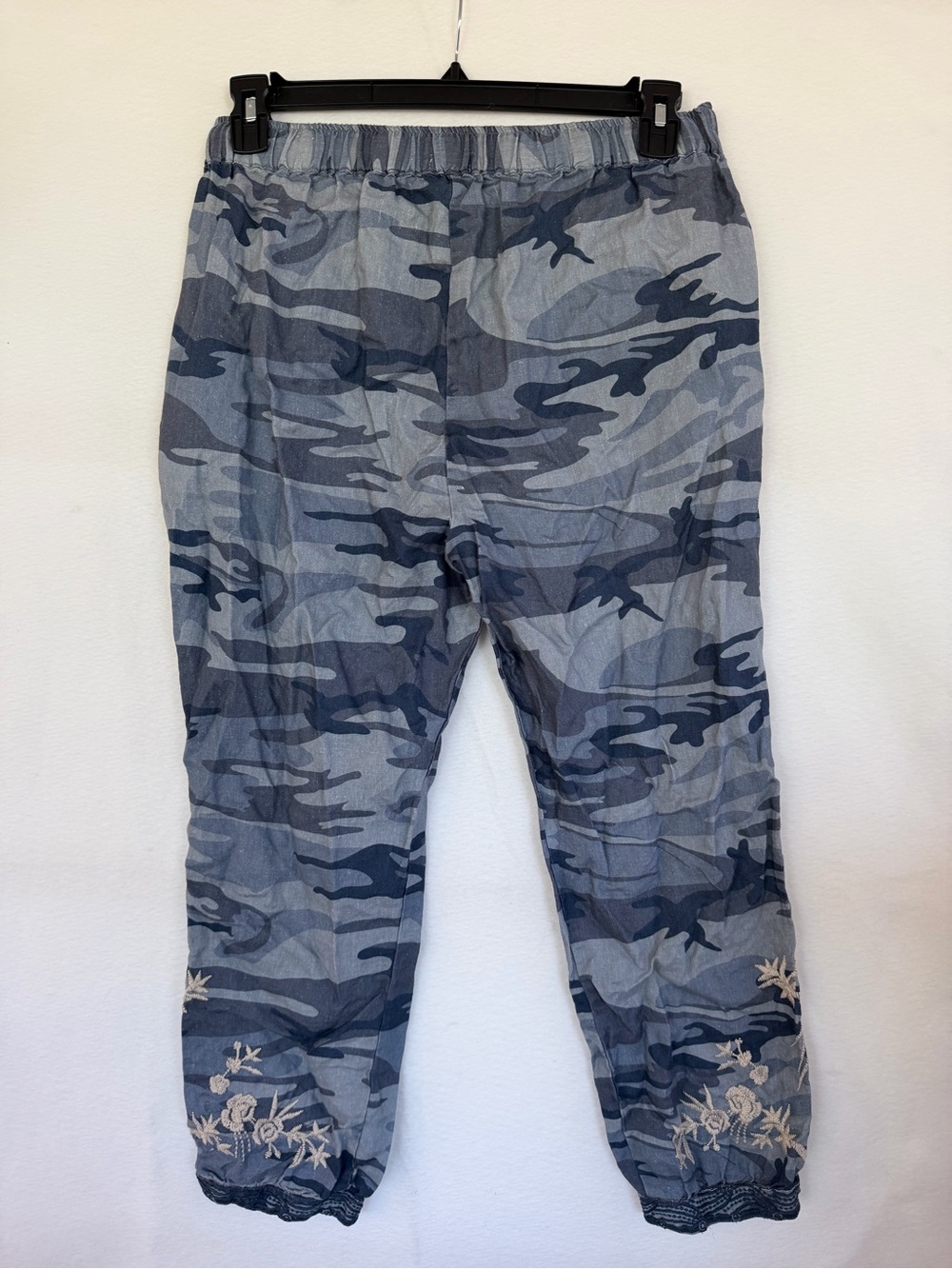 Johnny Was JW Los Angeles Linen Camo Pants with Embroidered bottom - Picture 7 of 8